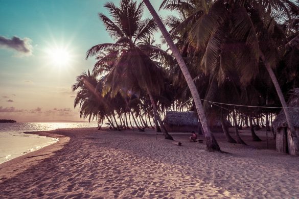 Panama San Blas Kuna Yala Isla Aroma Beach Backpacking Backpacker Travel