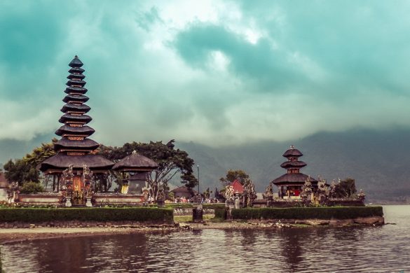 Indonesia Bali Ulun Danu Bratan Backpacker Backpacking Travel