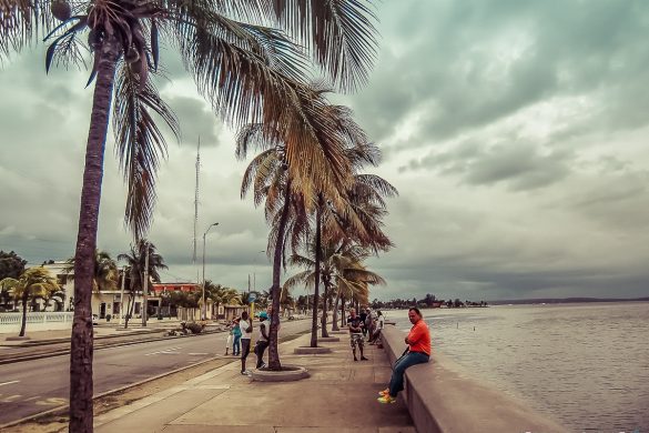 cuba cienfuegos malecon backpacker backpacking travel