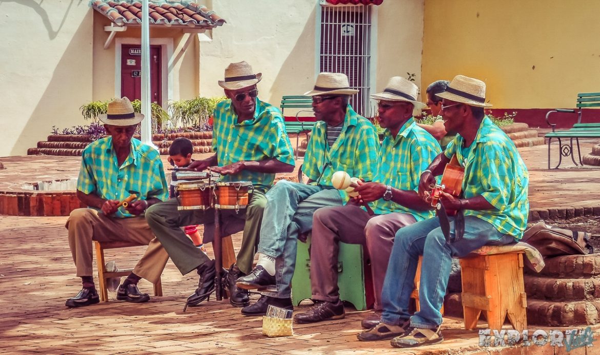 cuba trinidad musicians backpacker backpacking travel