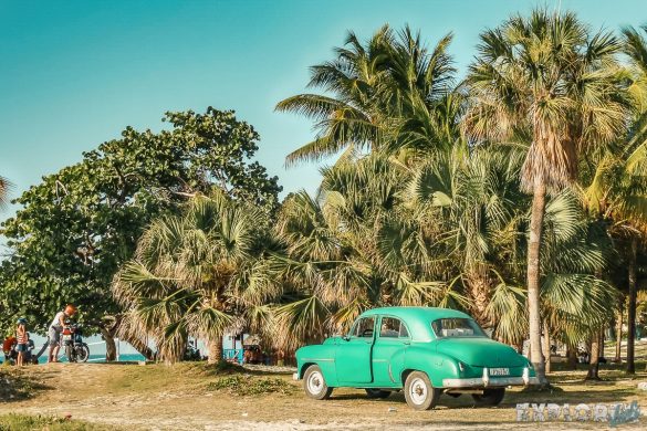 cuba varadero beach oldtimer backpacker backpacking travel