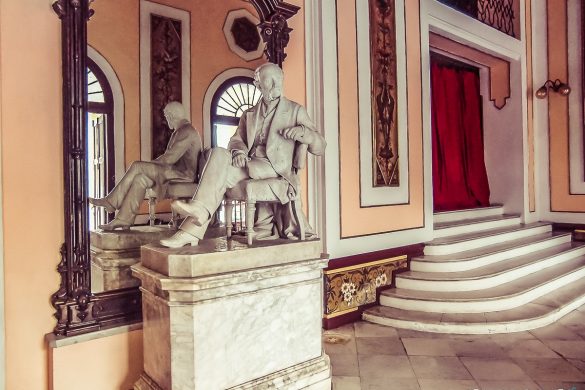 cuba cienfuegos teatro tomas terry backpacker backpacking travel