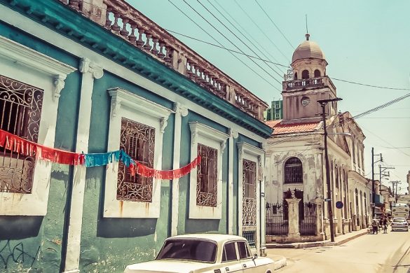cuba santa clara colonial buildings backpacker backpacking travel