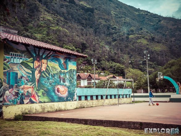 Ecuador Banos Mural Backpacking Backpacker Travel