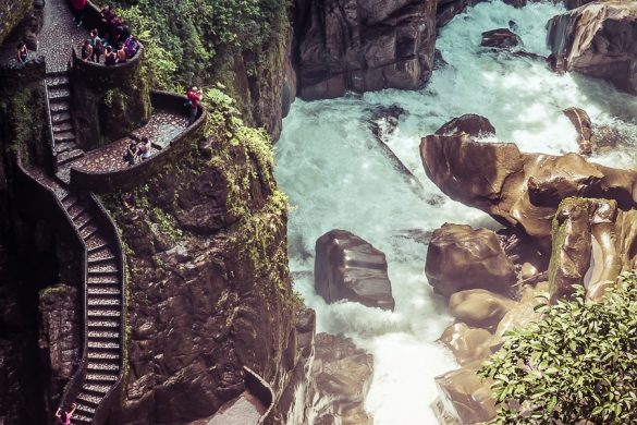 Ecuador Banos Pailon del Diablo Backpacking Backpacker Travel 