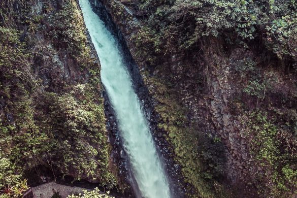 Ecuador Banos Pailon del Diablo Backpacking Backpacker Travel 