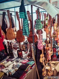 Equador Otavalo Market Guitars Backpacking Backpacker Travel