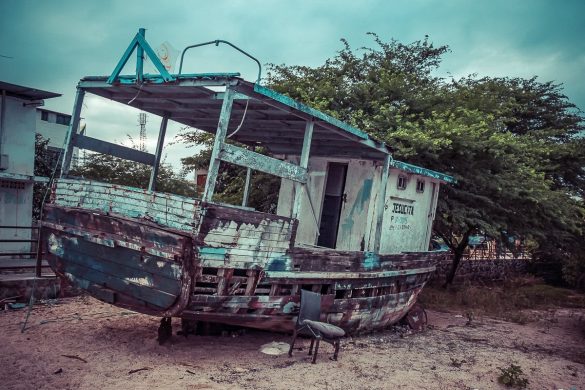 ecuador san cristobal galapagos wreckbay backpacker backpacking travel